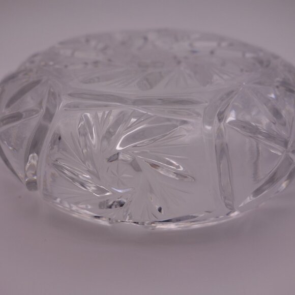 Circle Ash Tray with Pinwheel Pattern & Some Weight To It! - Picture 13 of 16